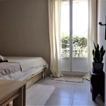 Avec Jardinet Et Terrasse Apartmán *